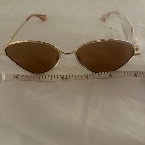 Le Specs GIGI HADID Gold Bazaar Sunglasses - Picture 9 of 13